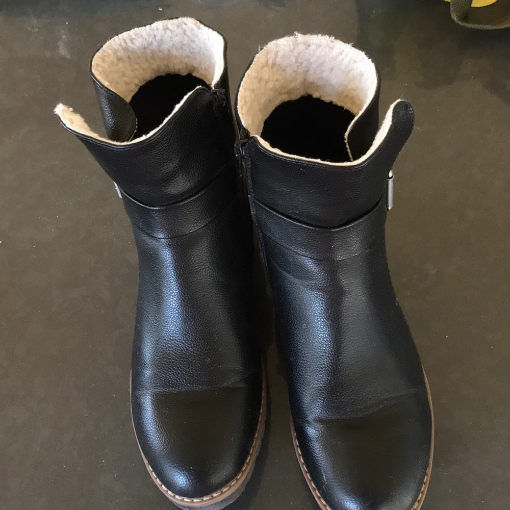 Nautica Size 8 1/2 Zippered Boots with Sherpa Cuff & Buckle